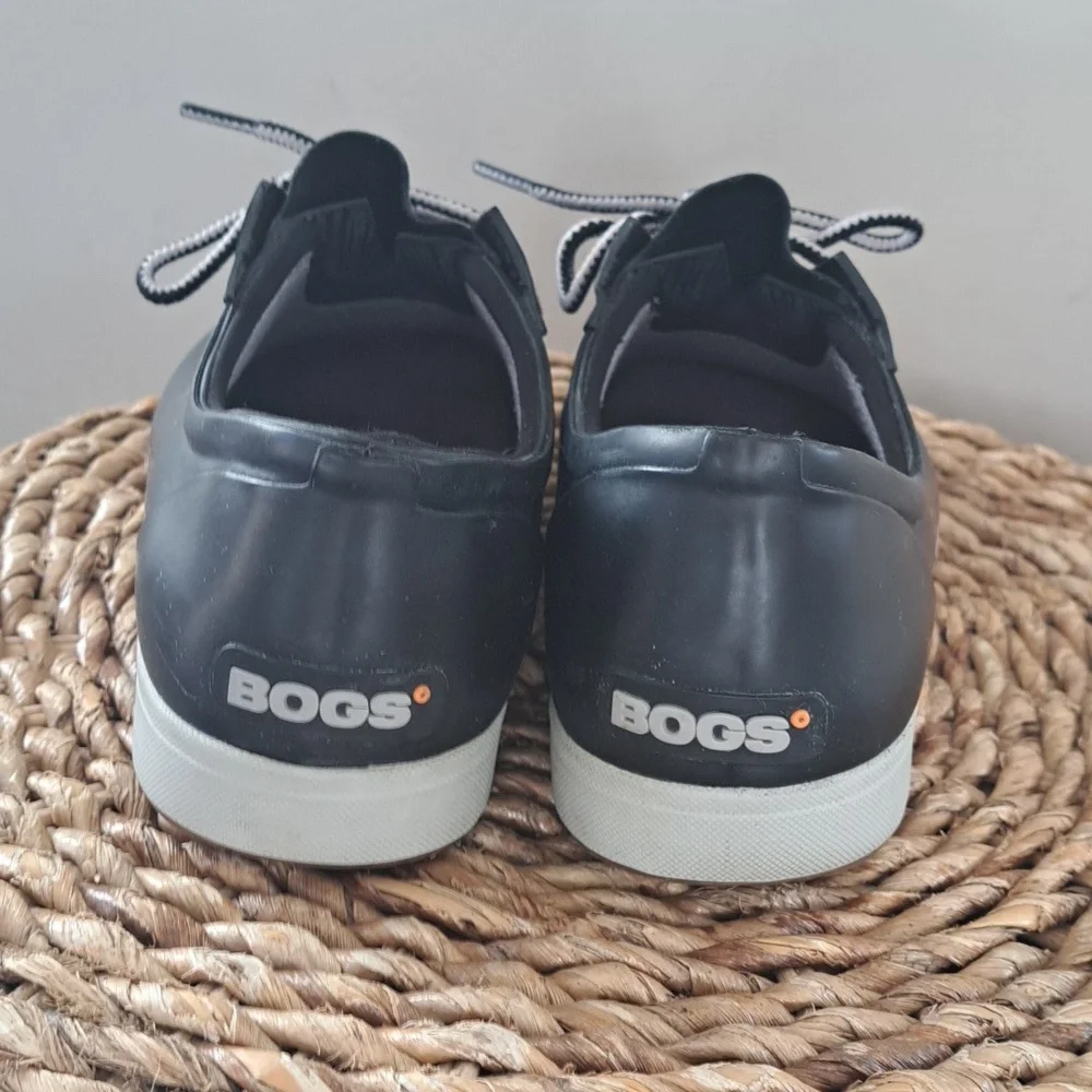 BOGS Womens Quinn Waterproof Sneaker Shoes Black Rubber Laces Padded Footbed S10